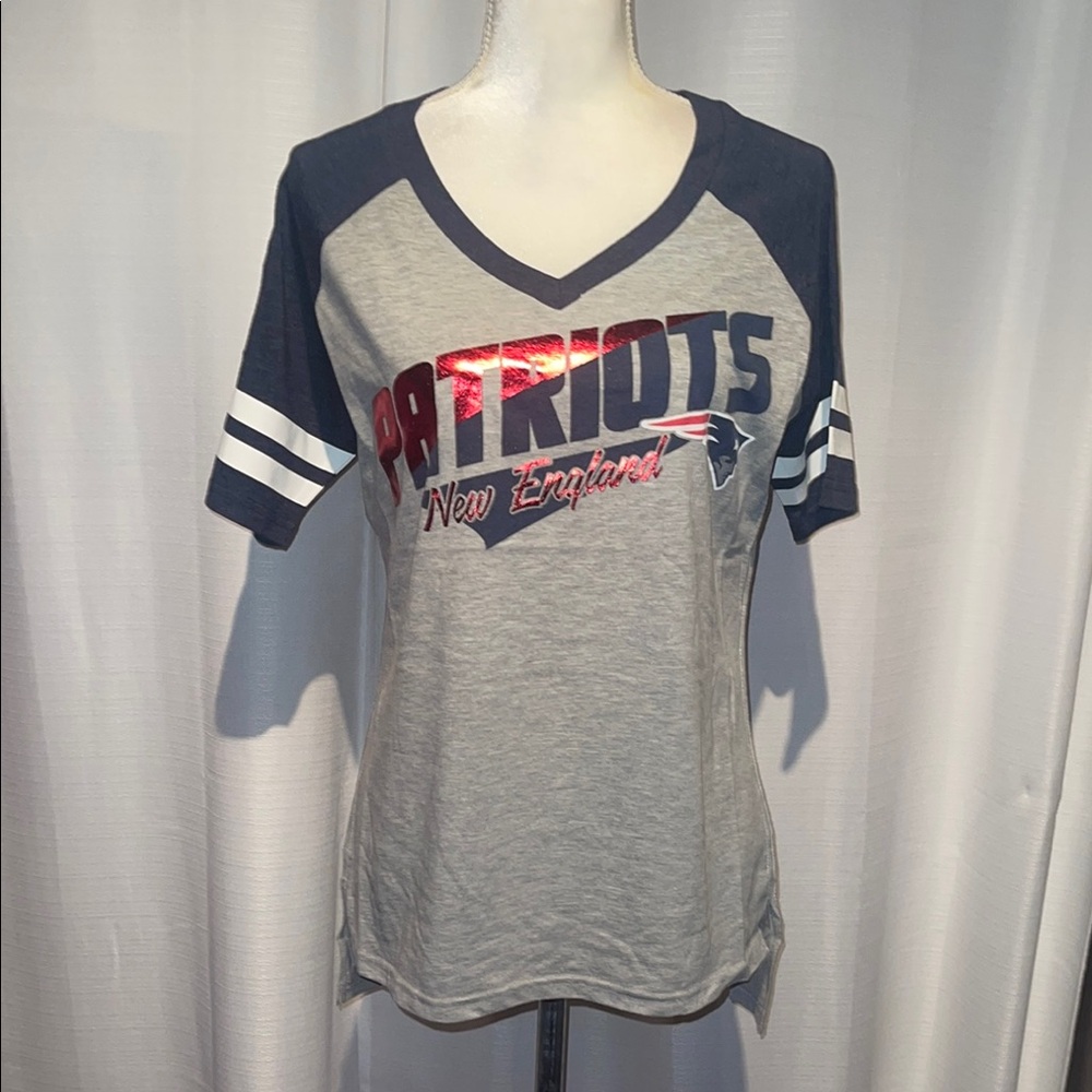 G-III 4her by Carl Banks Patriots New England V-Neck T-Shirt